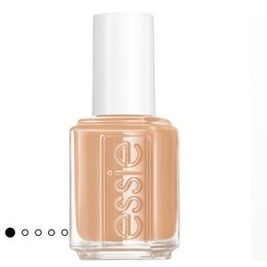 Essie Centerpiece of Attention